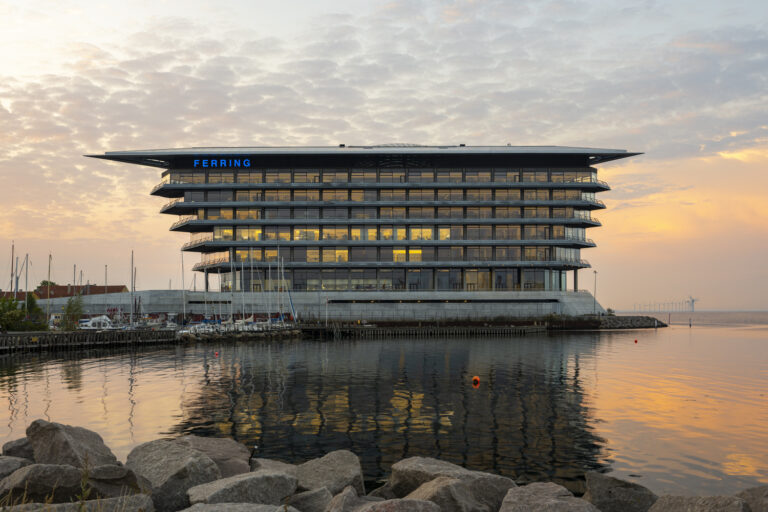 Ferring Pharmaceuticals وFoster + Partners: تعاون بارز في الابتكار المعماري والعلمي