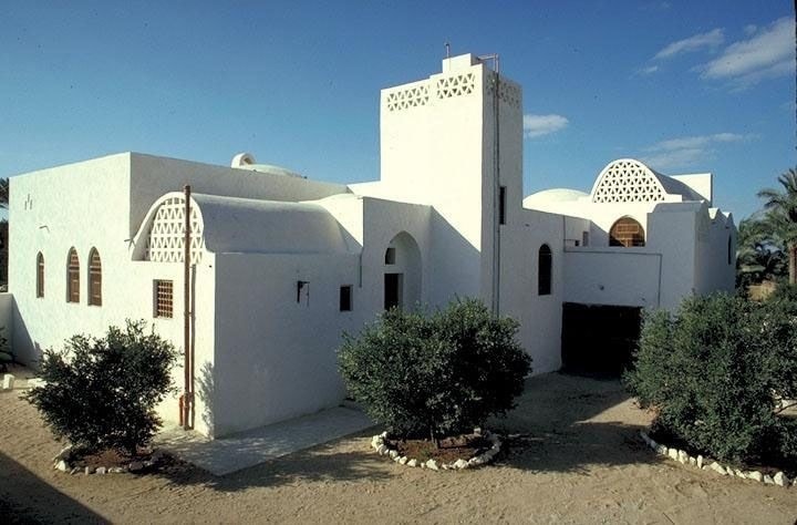 🌍 Hassan Fathy: A Visionary Architect Who Blended Tradition with Modernity 🌍