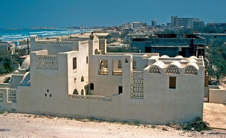 🌍 Hassan Fathy: A Visionary Architect Who Blended Tradition with Modernity 🌍