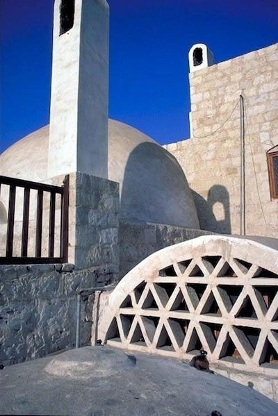 🌍 Hassan Fathy: A Visionary Architect Who Blended Tradition with Modernity 🌍