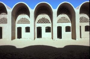 🌍 Hassan Fathy: A Visionary Architect Who Blended Tradition with Modernity 🌍