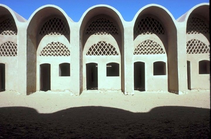 🌍 Hassan Fathy: A Visionary Architect Who Blended Tradition with Modernity 🌍