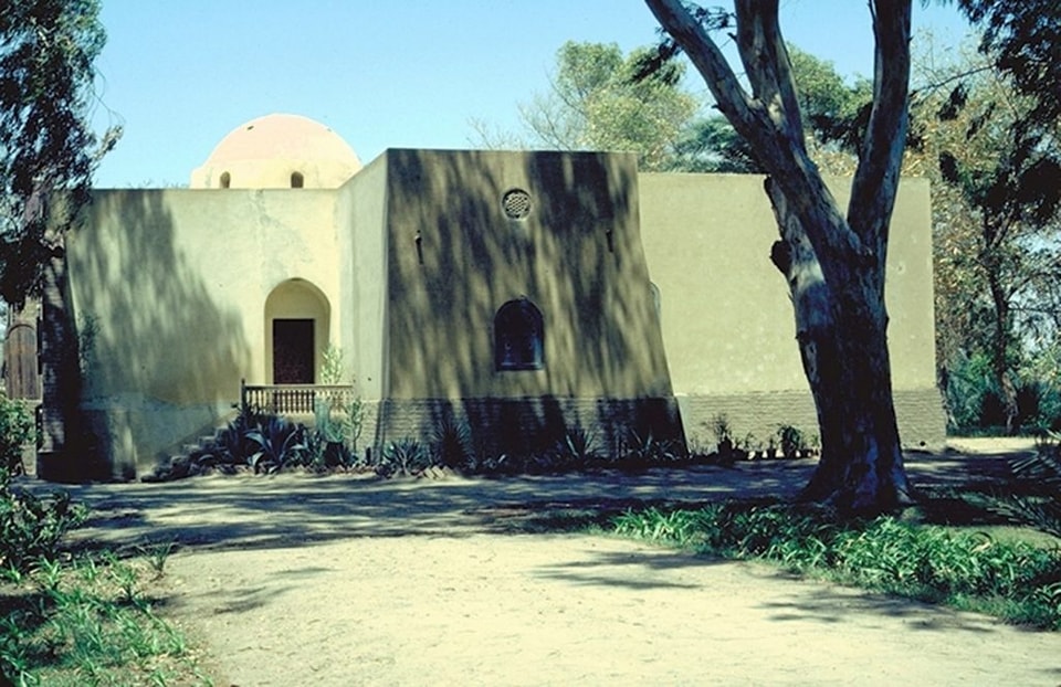 🌍 Hassan Fathy: A Visionary Architect Who Blended Tradition with Modernity 🌍