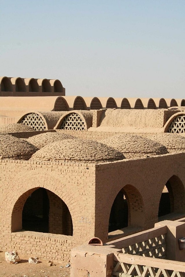 🌍 Hassan Fathy: A Visionary Architect Who Blended Tradition with Modernity 🌍