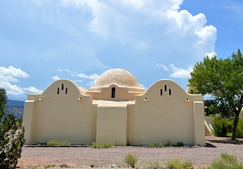 🌍 Hassan Fathy: A Visionary Architect Who Blended Tradition with Modernity 🌍