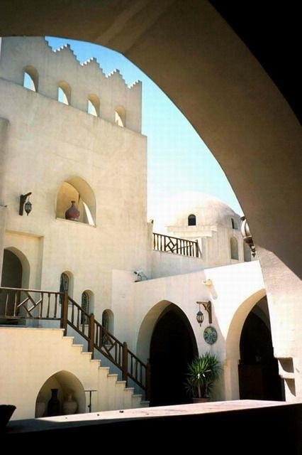 🌍 Hassan Fathy: A Visionary Architect Who Blended Tradition with Modernity 🌍