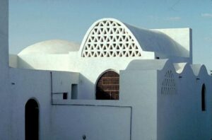🌍 Hassan Fathy: A Visionary Architect Who Blended Tradition with Modernity 🌍