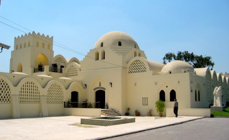 🌍 Hassan Fathy: A Visionary Architect Who Blended Tradition with Modernity 🌍