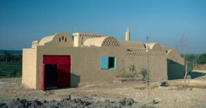 🌍 Hassan Fathy: A Visionary Architect Who Blended Tradition with Modernity 🌍