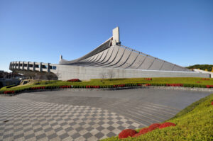 Yoyogi National Gymnasium - Kenzo Tange . Image © Flickr User kanegen